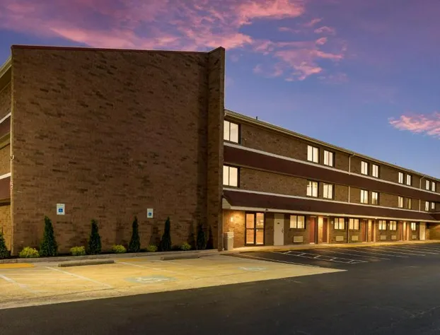 Red Roof Inn PLUS+ Columbus - Worthington hotel detail image 4