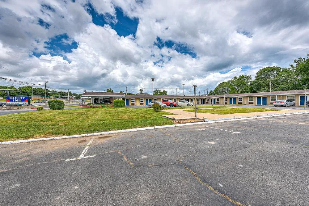 Guest Inn hotel hero