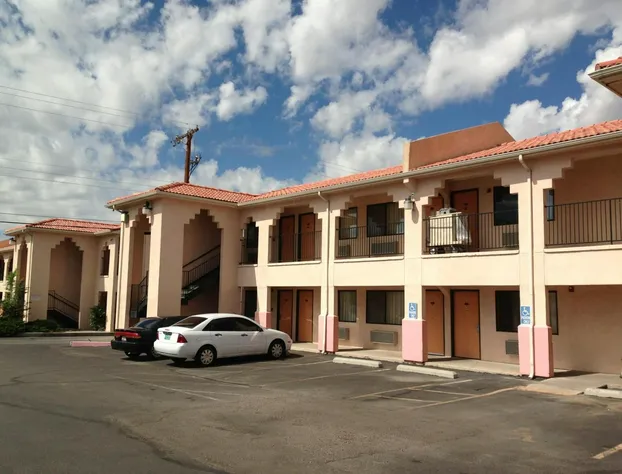 Luxury Inn hotel detail image 4