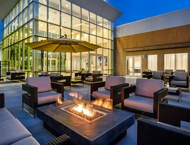 DoubleTree by Hilton Hotel Bristol, Connecticut hotel detail image 2