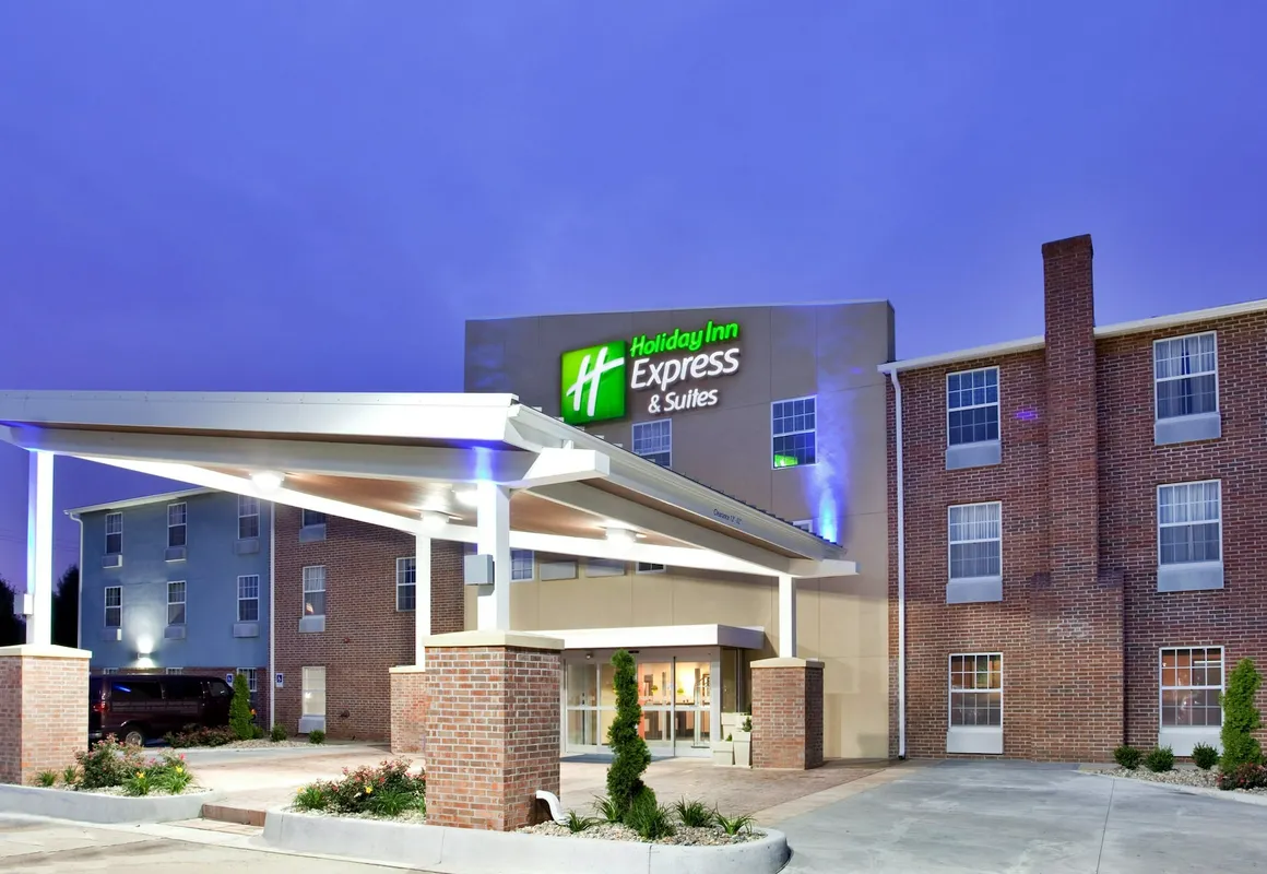 Holiday Inn Express & Suites North Kansas City by IHG hotel hero