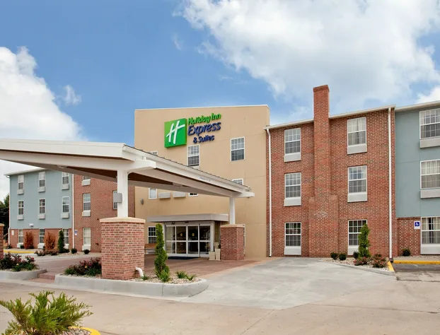 Holiday Inn Express & Suites North Kansas City by IHG hotel detail image 1