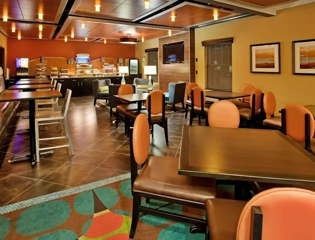 Holiday Inn Express & Suites North Kansas City by IHG hotel detail image 4