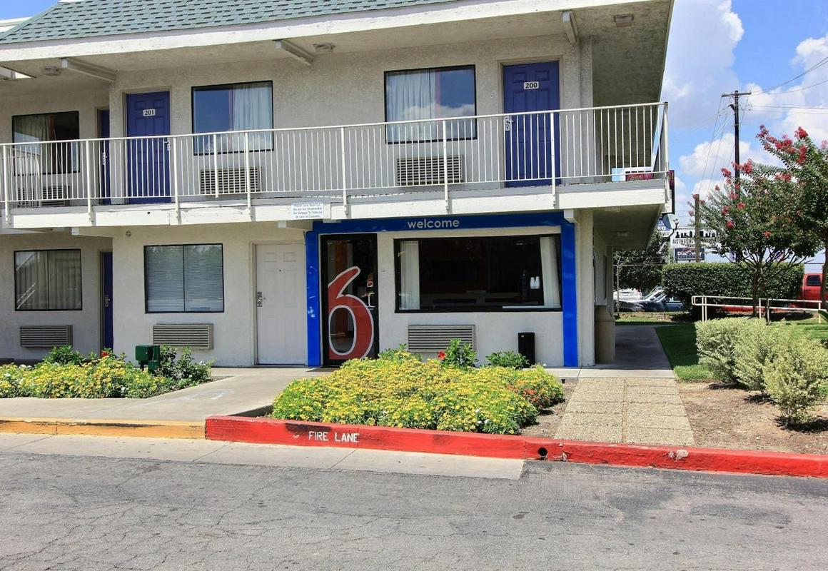 Motel 6 Austin, TX hotel hero