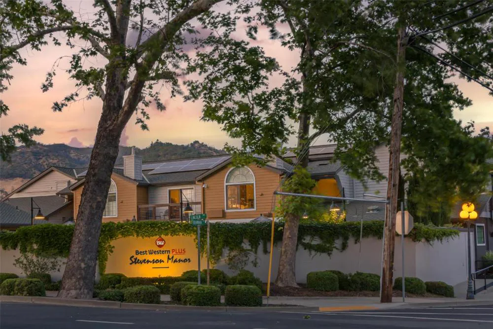 Best Western Plus Stevenson Manor hotel hero