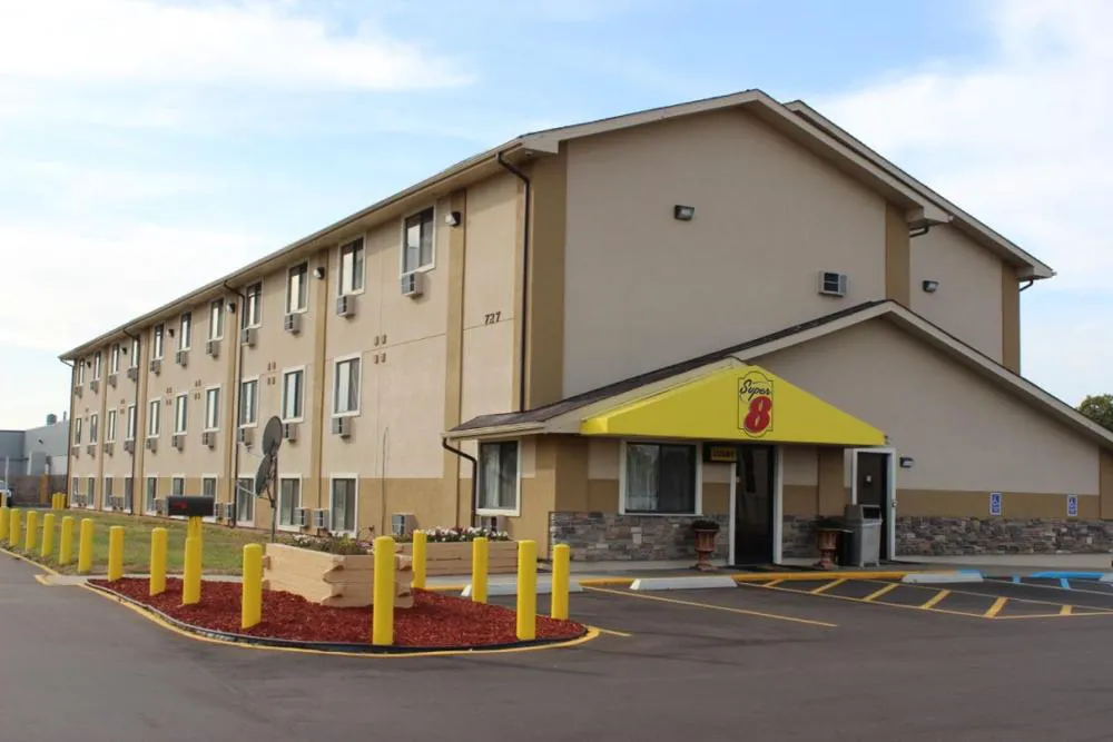 Super 8 by Wyndham Wyoming/Grand Rapids Area hotel hero