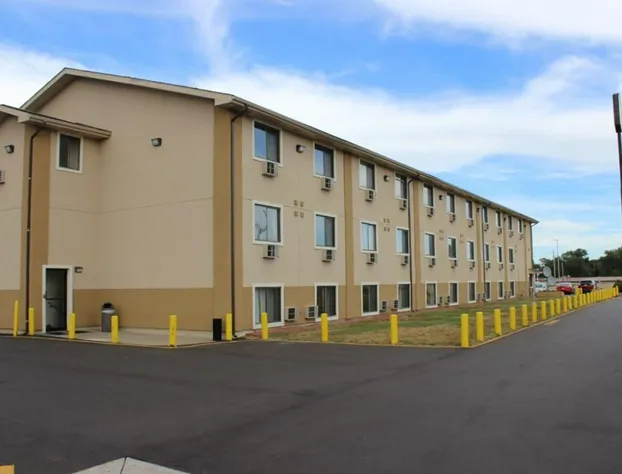 Super 8 by Wyndham Wyoming/Grand Rapids Area hotel detail image 1