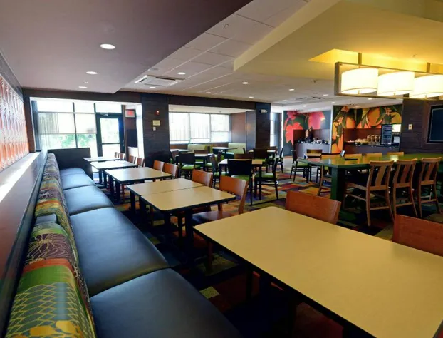Fairfield Inn & Suites Bowling Green hotel detail image 1
