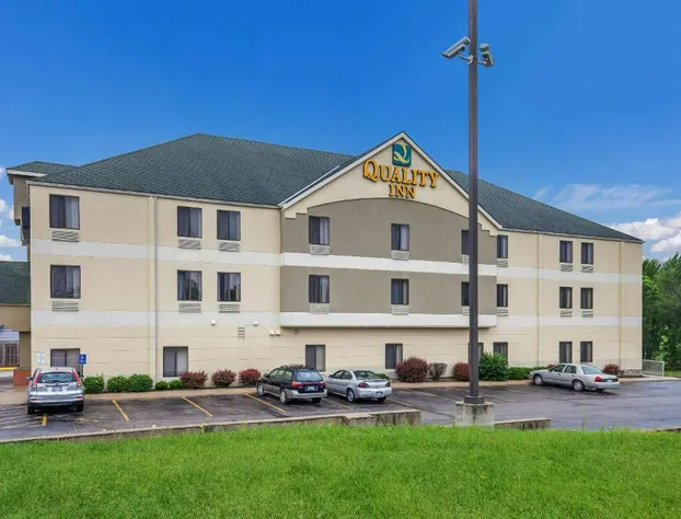 Quality Inn I-70 Near Kansas Speedway hotel detail image 1