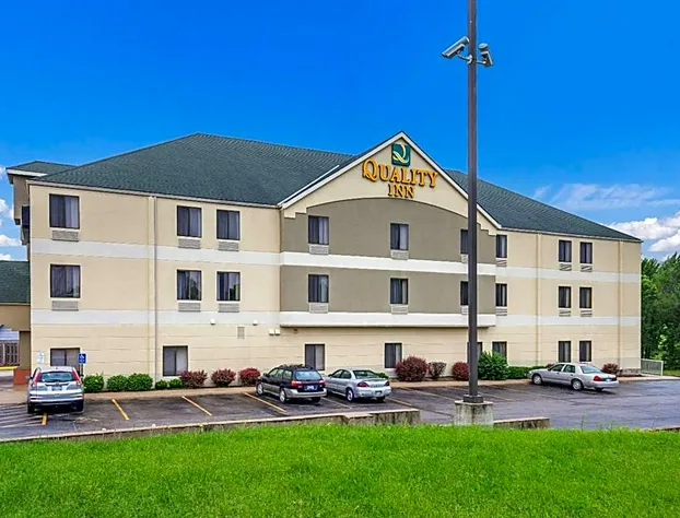 Quality Inn I-70 Near Kansas Speedway hotel detail image 1