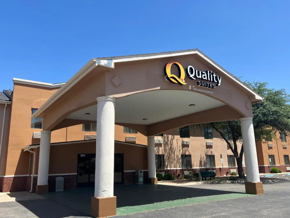 Quality Suites Midland North Loop 250 hotel hero