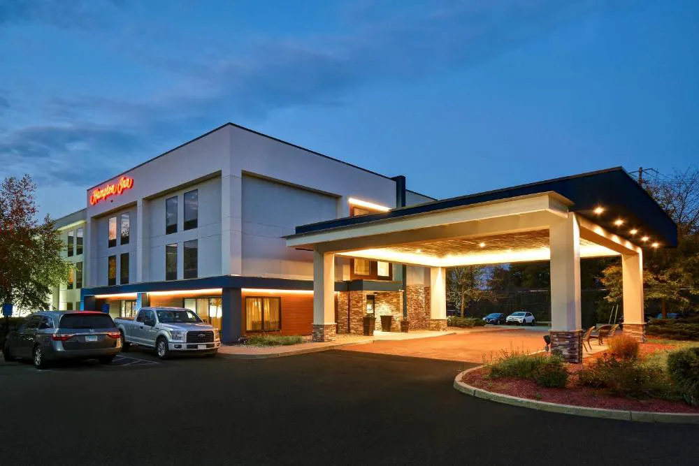 Hampton Inn White River Junction hotel hero