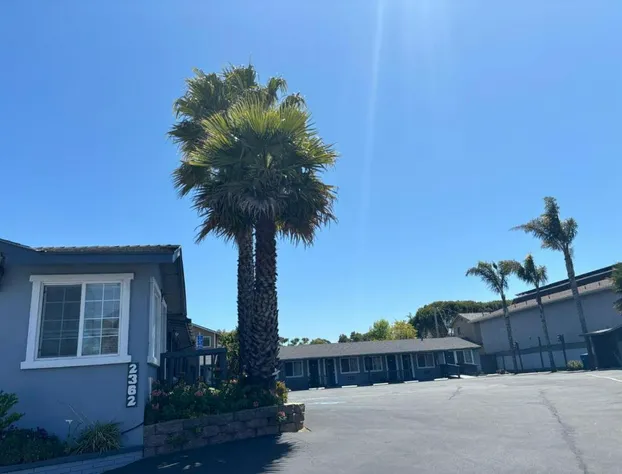 Monterey Fireplace Inn hotel detail image 4