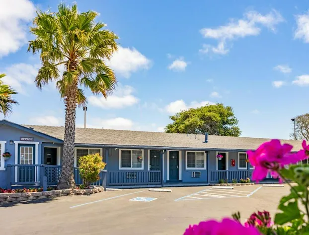 Monterey Fireplace Inn hotel detail image 3