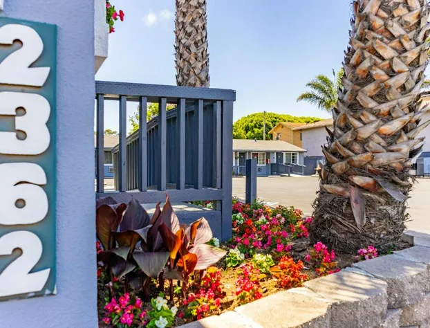 Monterey Fireplace Inn hotel detail image 4