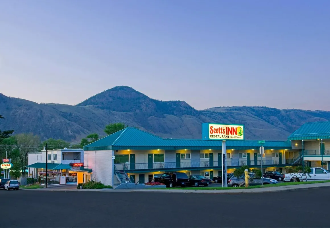 Scott's Inn and Suites hotel hero