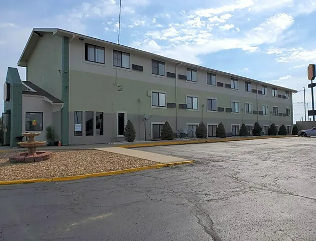 Super 8 by Wyndham Kansas City at Barry Road/Airport hotel detail image 3