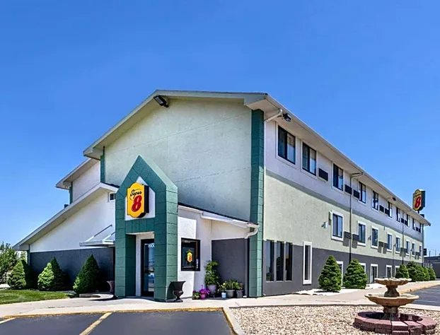 Super 8 by Wyndham Kansas City at Barry Road/Airport hotel detail image 1