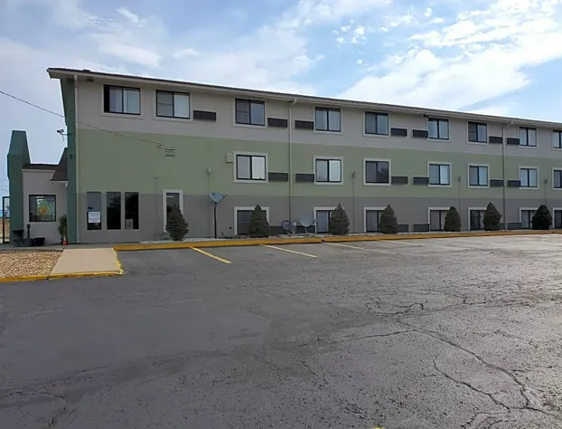 Super 8 by Wyndham Kansas City at Barry Road/Airport hotel detail image 3