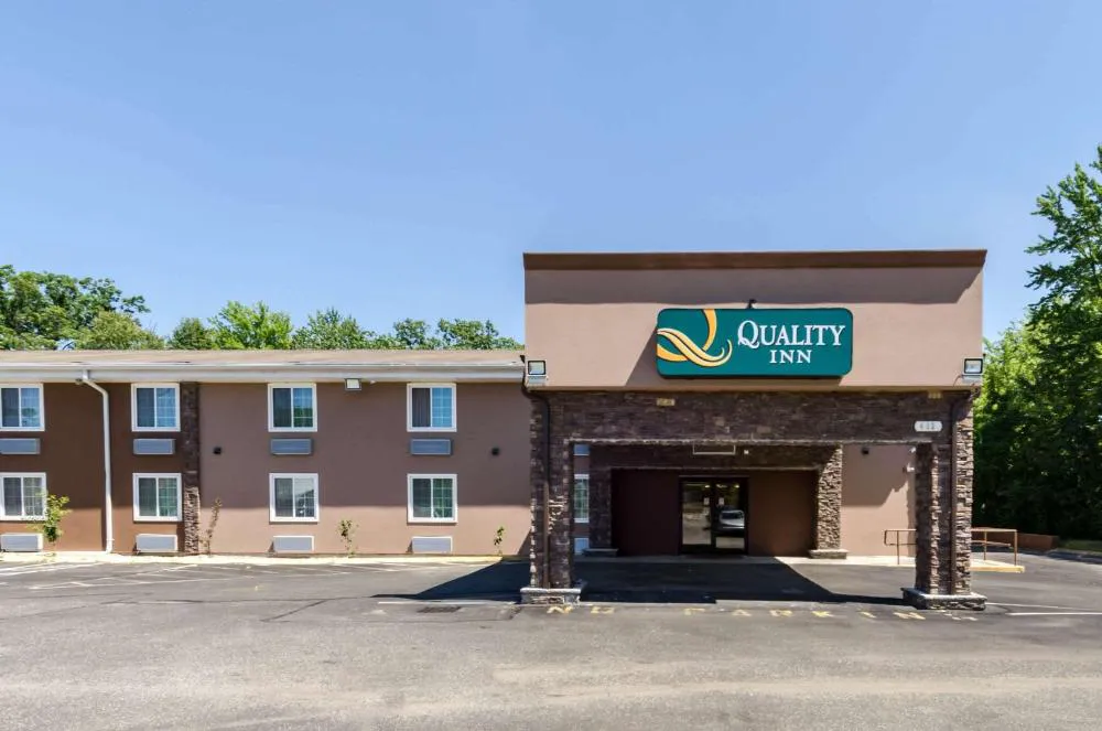 Quality Inn Chicopee - Springfield hotel hero