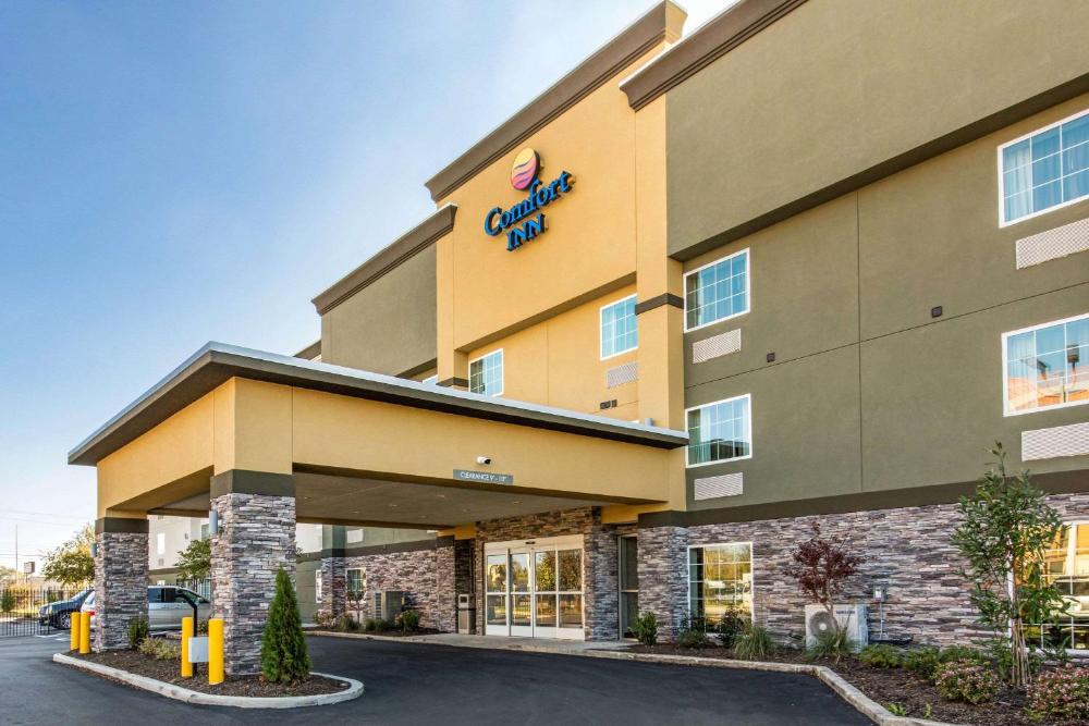 Comfort Inn Airport hotel hero