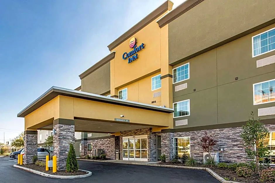 Comfort Inn Airport hotel hero