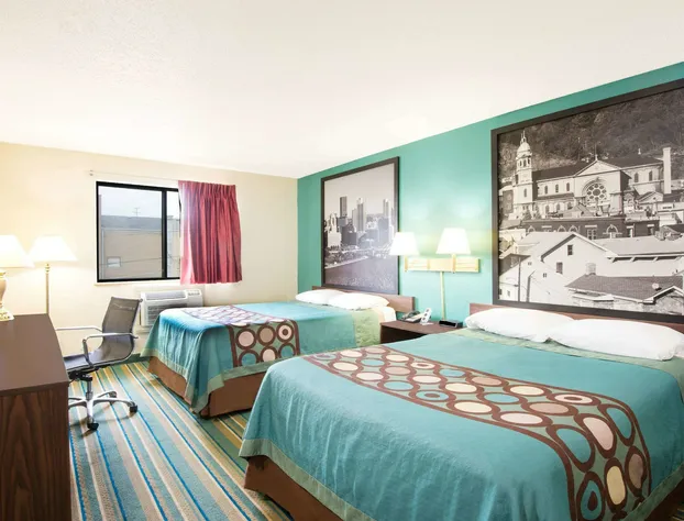 Super 8 by Wyndham Pittsburgh PA Airport/University Area hotel detail image 2