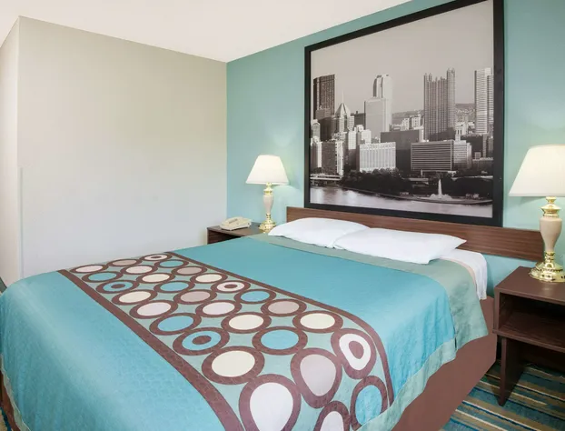 Super 8 by Wyndham Pittsburgh PA Airport/University Area hotel detail image 3