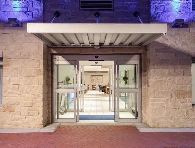 Holiday Inn Express & Suites Manhattan by IHG hotel detail image 2