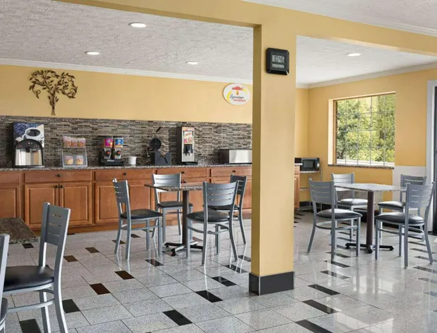 Super 8 by Wyndham Whites Creek/ Nashville NW Area hotel detail image 4