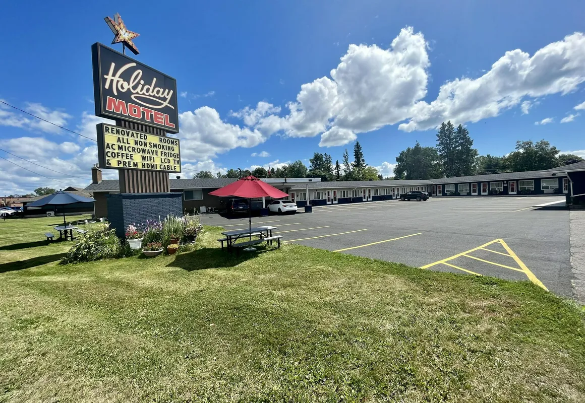 Holiday Motel hotel hero