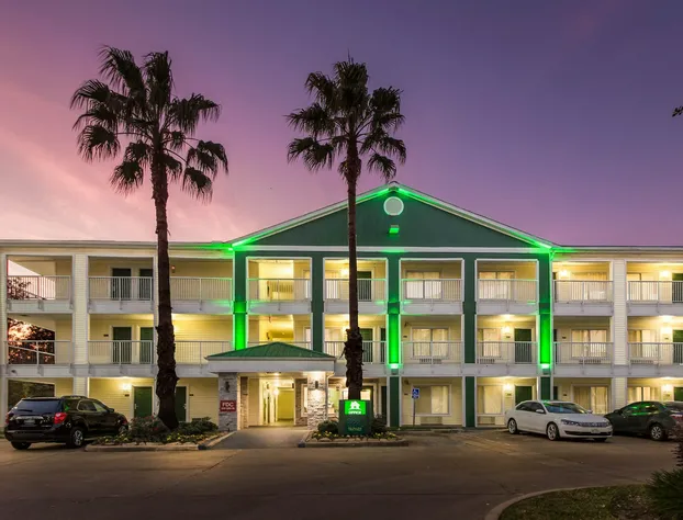 HomeTowne Studios by Red Roof Houston - Northwest hotel detail image 2