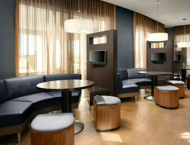 Courtyard Hammond hotel detail image 4