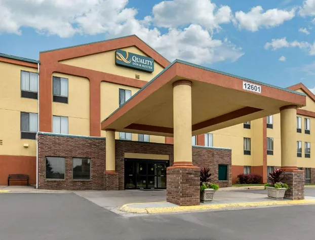 Quality Inn & Suites Lenexa Kansas City hotel detail image 1