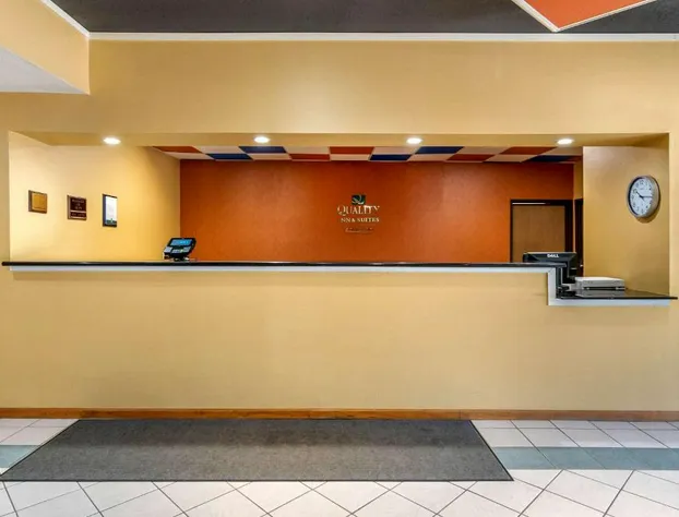 Quality Inn & Suites Lenexa Kansas City hotel detail image 2