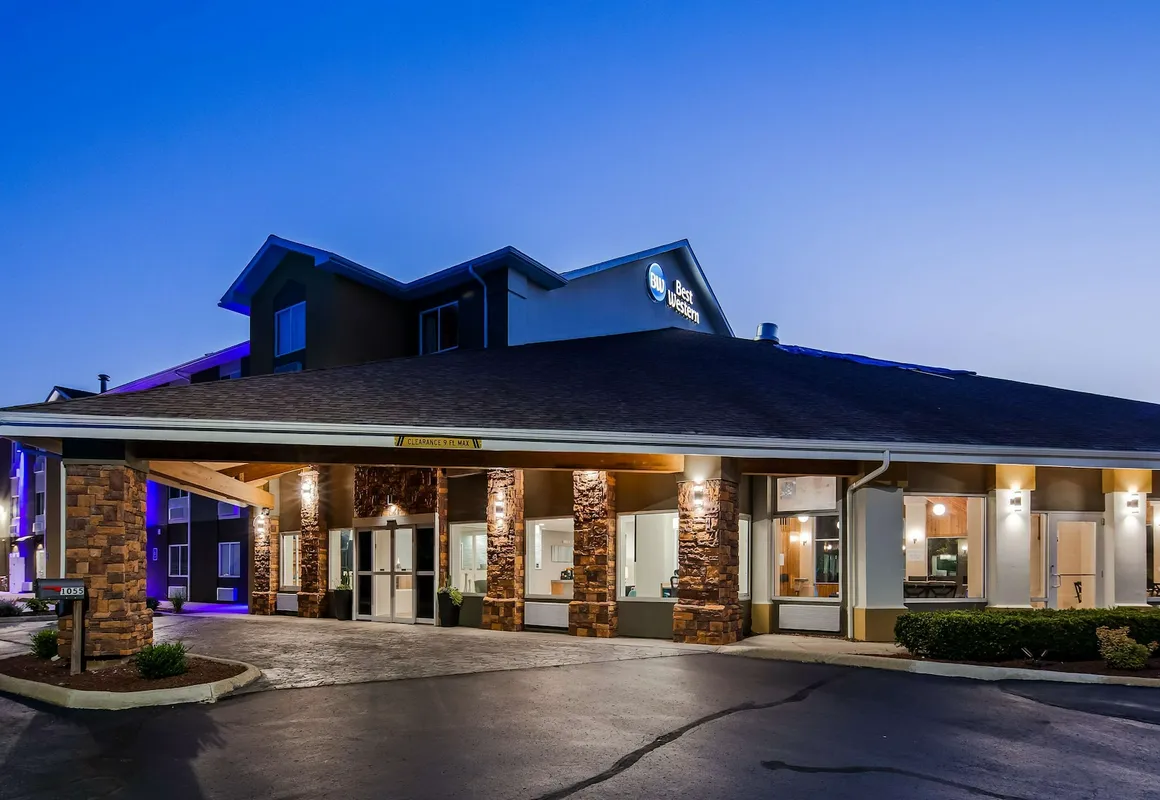Best Western DeWitt hotel hero