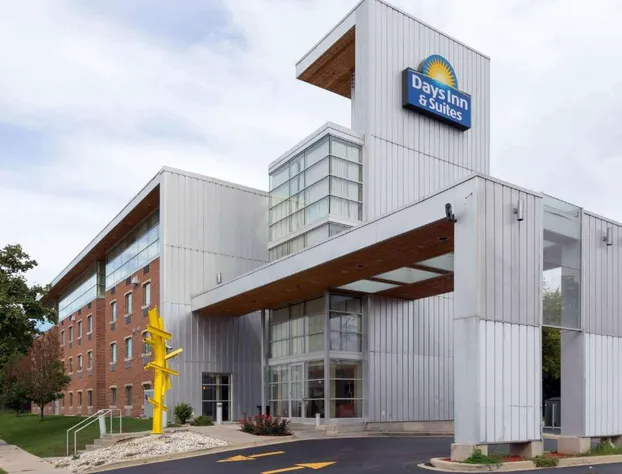 Days Inn & Suites by Wyndham Milwaukee hotel detail image 1