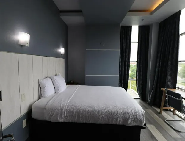 Days Inn & Suites by Wyndham Milwaukee hotel detail image 3