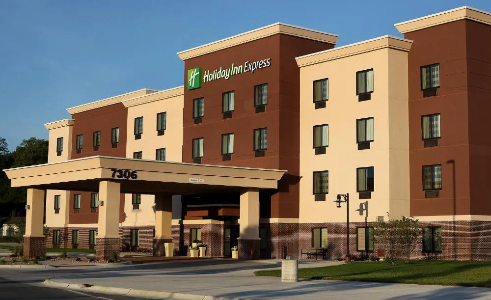 Holiday Inn Express & Suites Omaha South - Ralston Arena by IHG hotel hero