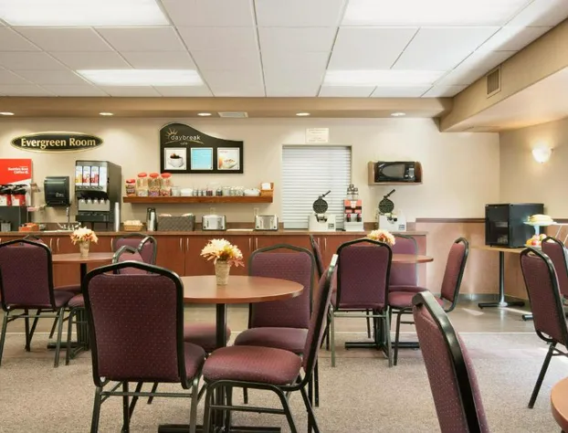 Days Inn by Wyndham Thunder Bay North hotel detail image 2