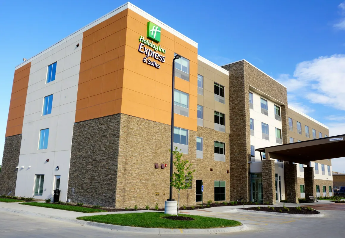 Holiday Inn Express & Suites Omaha - Millard Area by IHG hotel hero