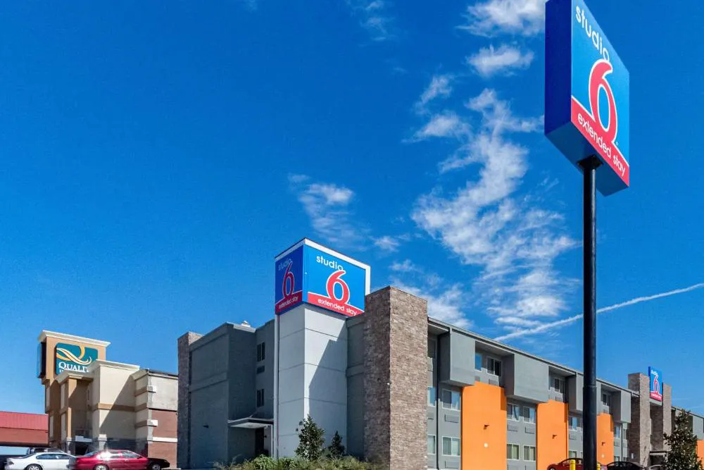 Studio 6 Plano, TX hotel hero