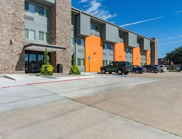 Studio 6 Plano, TX hotel detail image 1