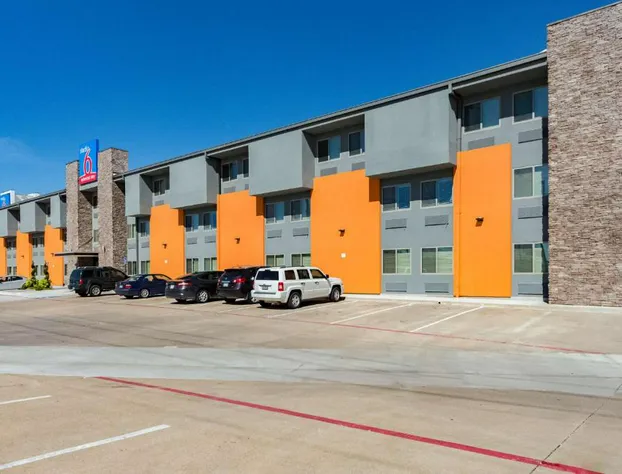 Studio 6 Plano, TX hotel detail image 2