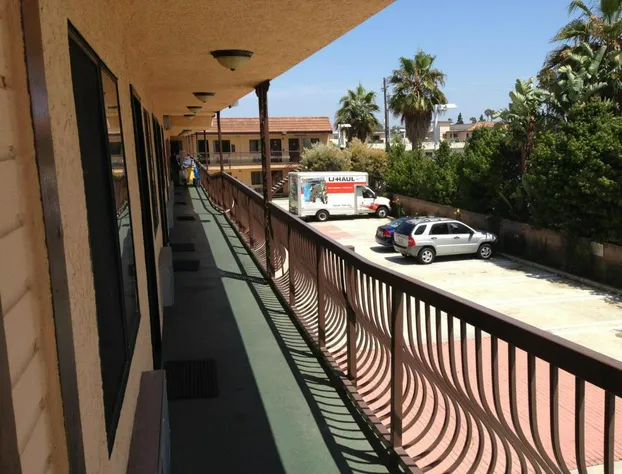 Del Amo Inn hotel detail image 2