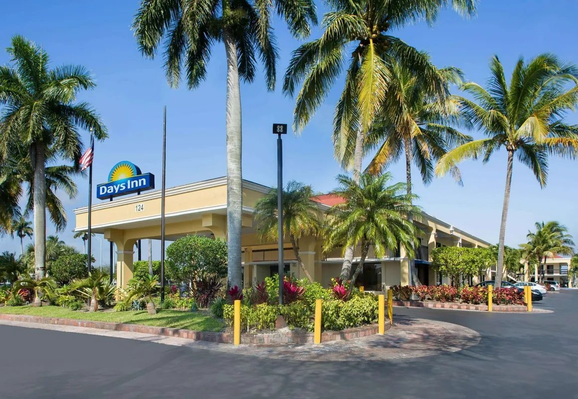 Days Inn by Wyndham Florida City hotel hero