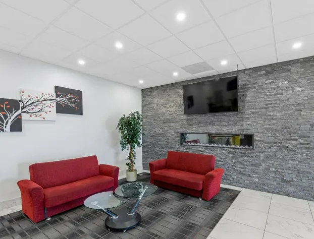 Emerald Hotel & Suites hotel detail image 4