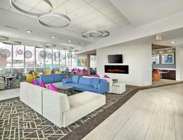 DoubleTree by Hilton Edmonton Downtown hotel detail image 4