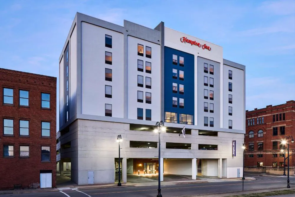 Hampton Inn Massillon hotel hero