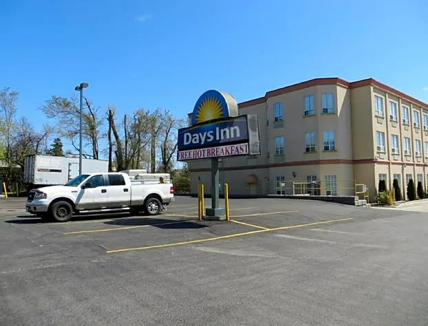 Days Inn by Wyndham Toronto East Lakeview hotel detail image 2